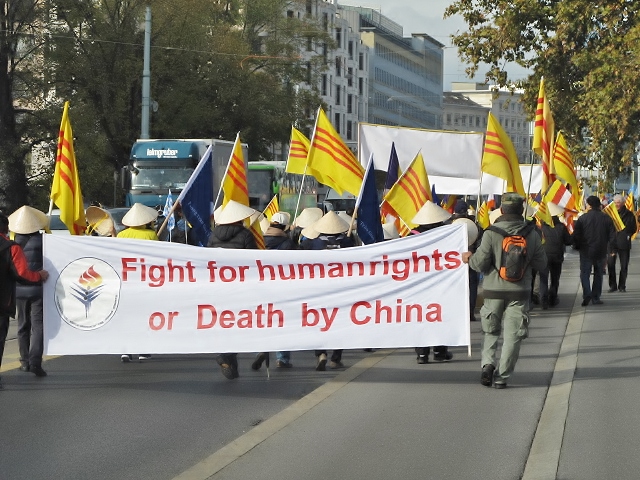 Cộng đồng tham dự biểu tình phản đối đàn áp nhân quyền ở Trung Cộng tại Genf 2018