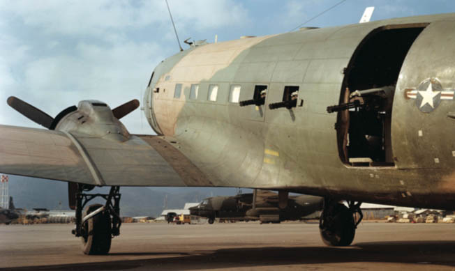 https://viettudomunich.org/wp-content/uploads/2019/01/Vietnam-War-Weapons-The-AC-47-Gunship-2.jpg