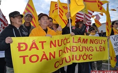 Nam Cali biểu tình rầm rộ nhân ngày TT Trump đến Việt Nam