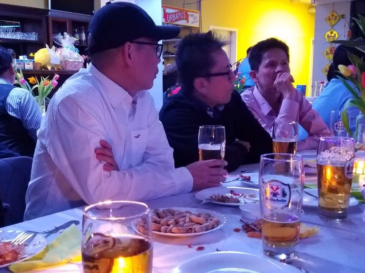 Hội đoàn bạn ăn mừng Tết Kỷ Hợi