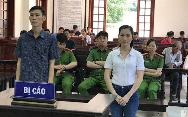 Anh Huỳnh Minh Tâm và cô Huỳnh Tố Nga tại toà án Nhân dân tỉnh Đồng Nai hôm 27/11/2019