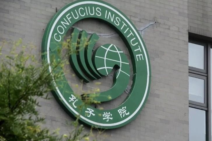 http://hon-viet.co.uk/GianDiepVienKhongTu.JPG