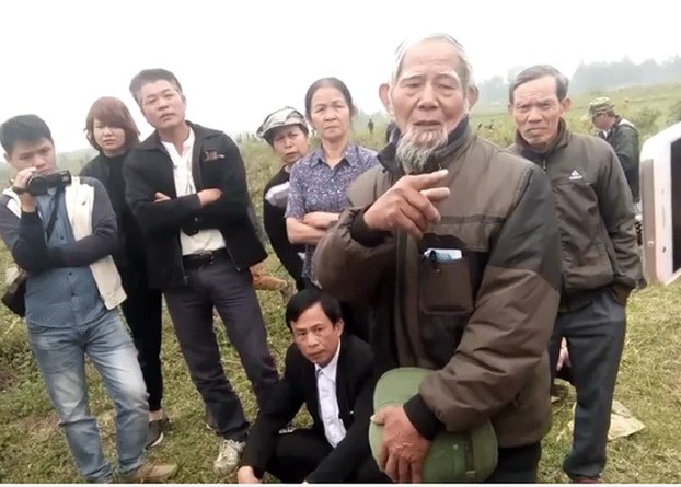 Hình minh  họa. Cụ Lê Đình Kình đang nói chuyện ở Đồng Tâm hôm 10/3/2017