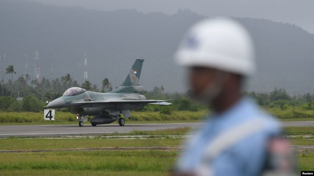 Môt chiến đấu cơ F-16 đáp xuống căn cứ không quân Raden Sadjad trên đảo Natuna, thuộc quần đảo Riau của Indonesia hôm 7/1/2020. Antara Foto/M Risyal Hidayat/ via REUTERS 