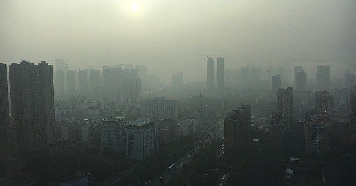https://www.dkn.tv/wp-content/uploads/2020/03/1200px-smog_descends_on_wuhan_hubei_china-1-700x366.jpg