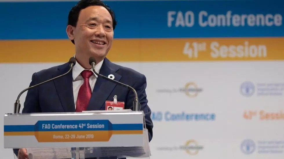 Thứ trưởng nông nghiệp Trung Quốc Khuất Đông Ngọc (Qu Dongyu) trở thành tổng giám đốc Tổ chức Lương Nông Quốc tế Liên Hiệp Quốc (FAO) với nhiệm kỳ 4 năm, phát biểu tại hội nghị ngày 22/06/2020. Ảnh do FAO cung cấp.