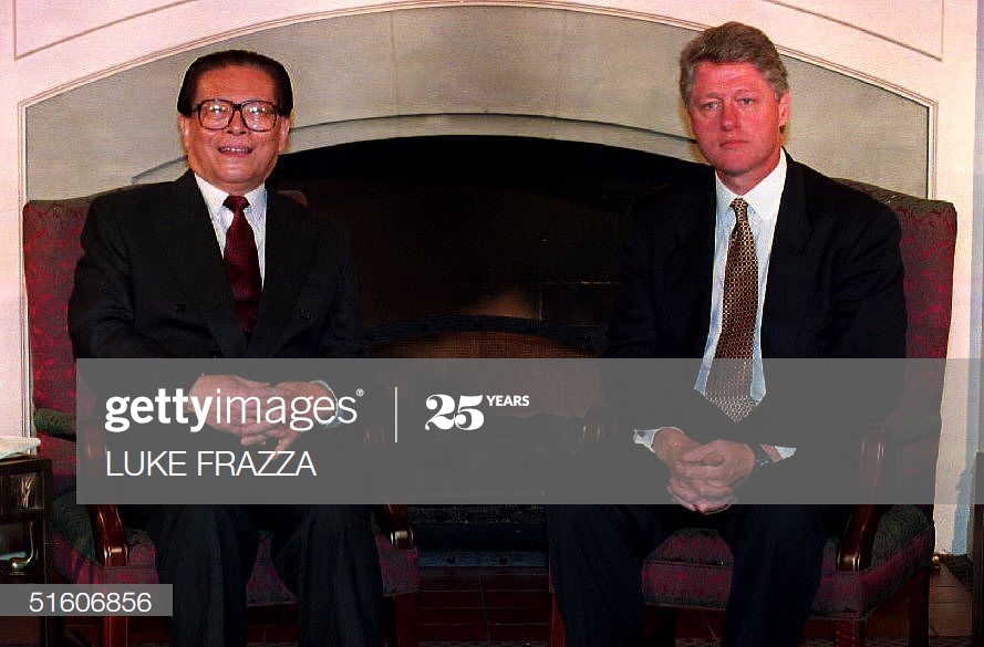 U.S. President Bill Clinton (R) and Chinese Presid : Nachrichtenfoto