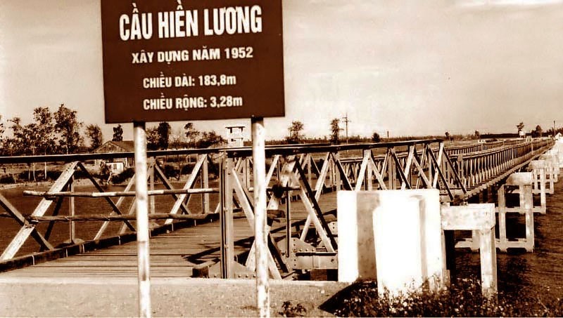 http://hon-viet.co.uk/CauHienLuong.jpg