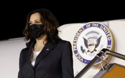 Kamala Harris có dịp đứng lên cho dân chủ trong tuần này. Bà nên sử dụng nó