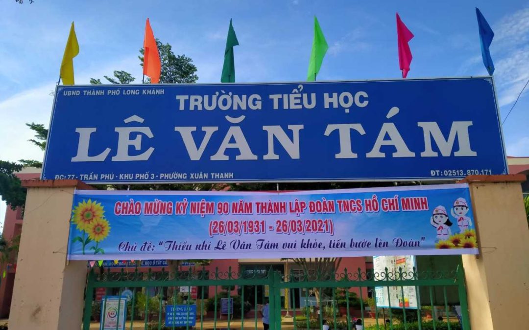 Chiếm miền Nam, cướp cả tên trường!