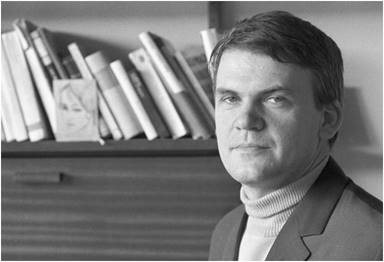 milan kundera: cái cười cái nhẹ cái quên