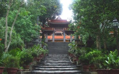 Chiêm bái Phật ở Trúc Lâm Yên Tử