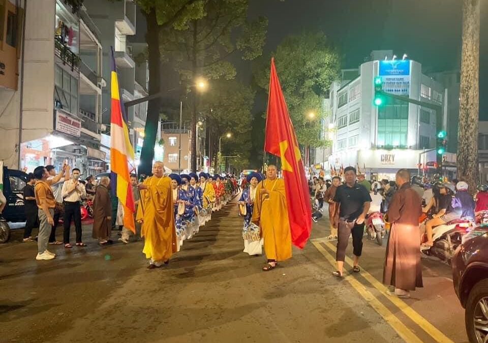 Mùa Phật Đản, nghe ni sư nhà nước hát câu ‘xây xác quân thù’