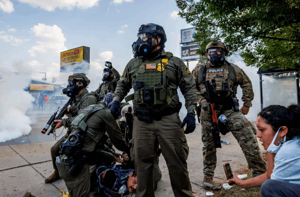 Đàn áp như một cơ hội để tiến thân