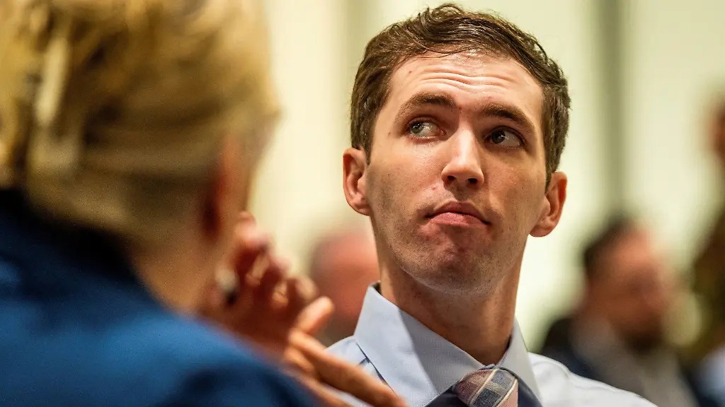 Nghi phạm sát hại Charlie Kirk lần đầu xuất hiện trước tòa