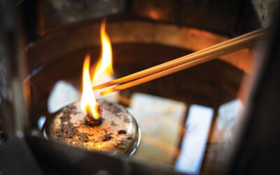 Tháng Tư – Một Nén Hương Trầm